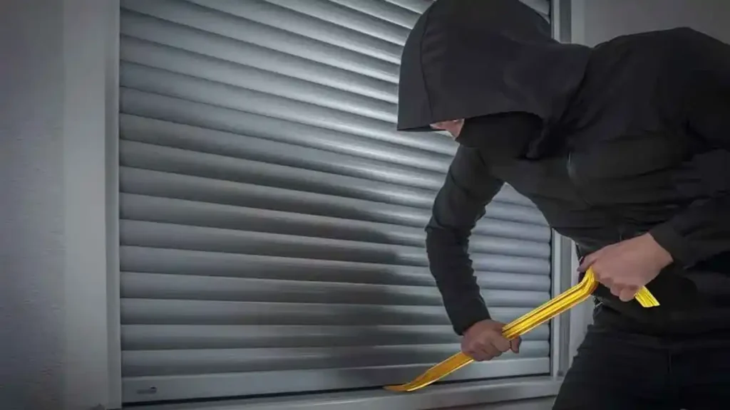 Kepenk Sistemlerinde Hırsızlığa Karşı Önlemler 4 Hırsızlık Girişiminde Zarar Gören Kepenkler İçin Acil Müdahale